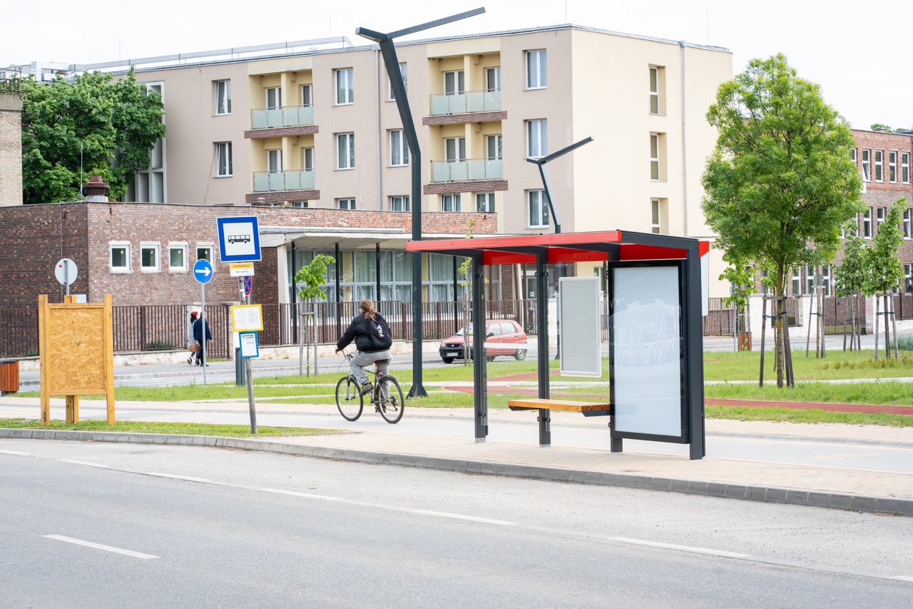 https://kolorline.hu/Új, modern buszmegállókkal és mutatós hulladékgyűjtőkkel szépül tovább Kazincbarcika