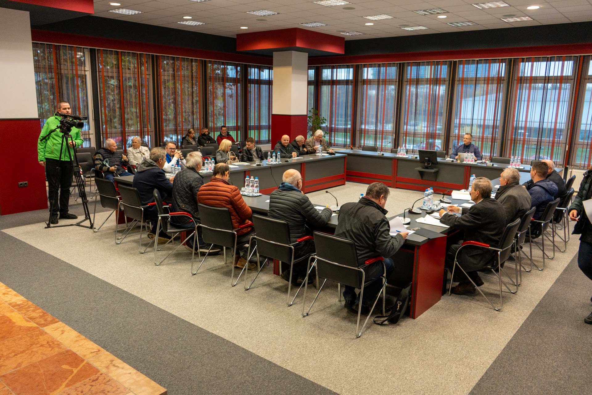 Bizottsági és testületi ülés