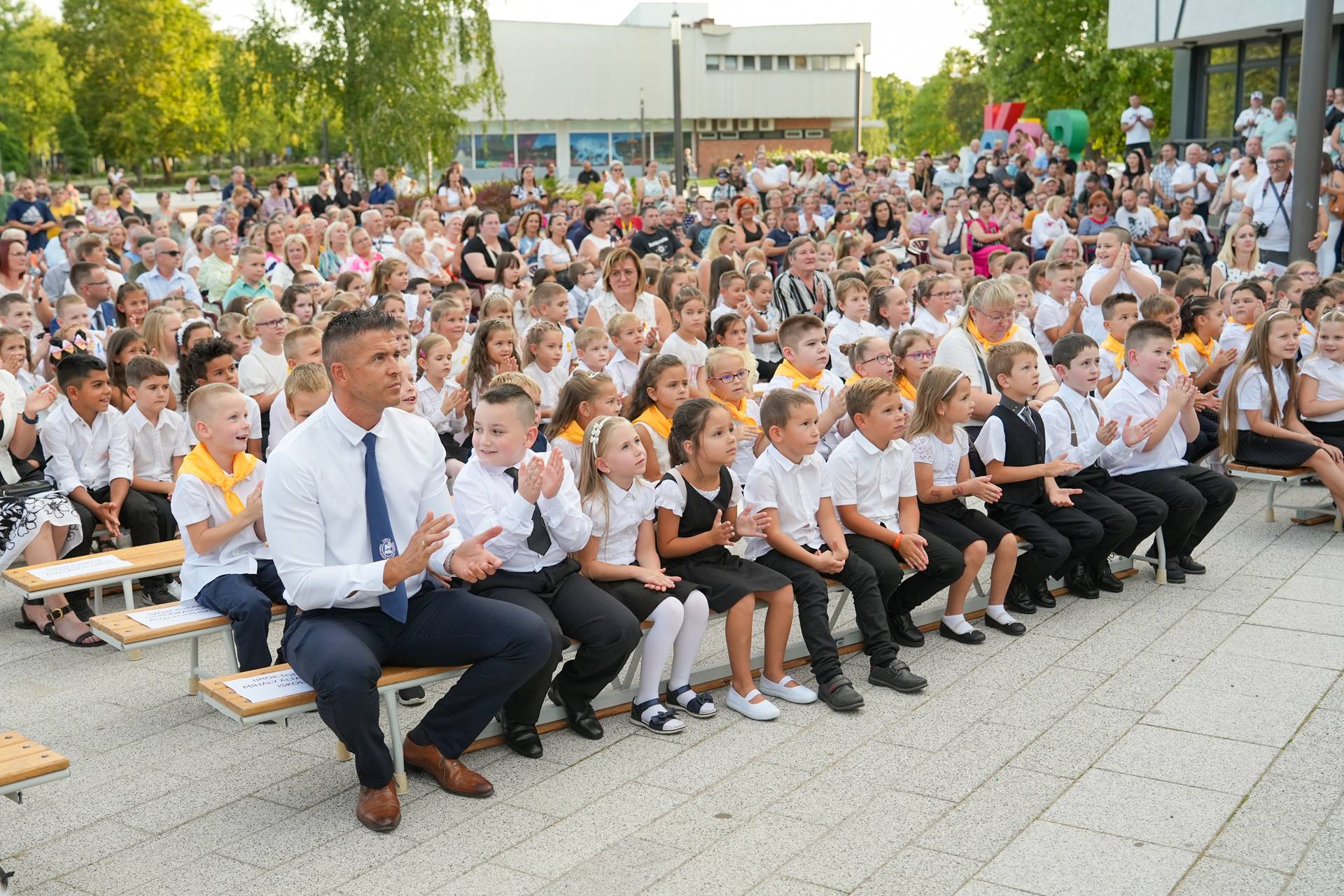 Gólyafióka-avató – Városháza előtt
