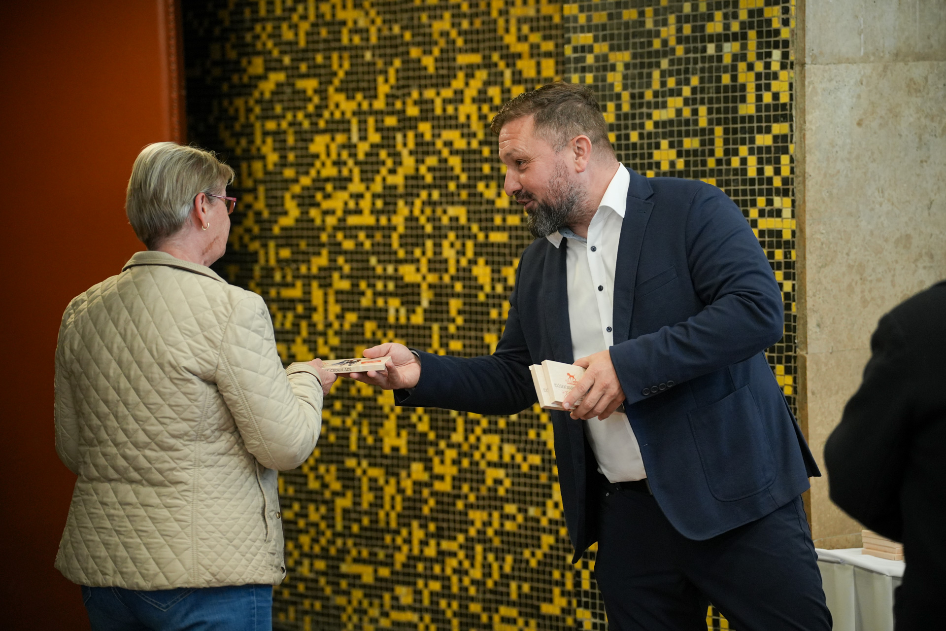 Böbe mindent elintéz előadás II. - Egressy Béni Művelődési Központ