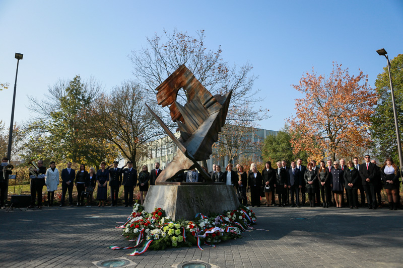 '56 hőseire emlékeztek - Október 23-ai ünnepség Kazincbarcikán