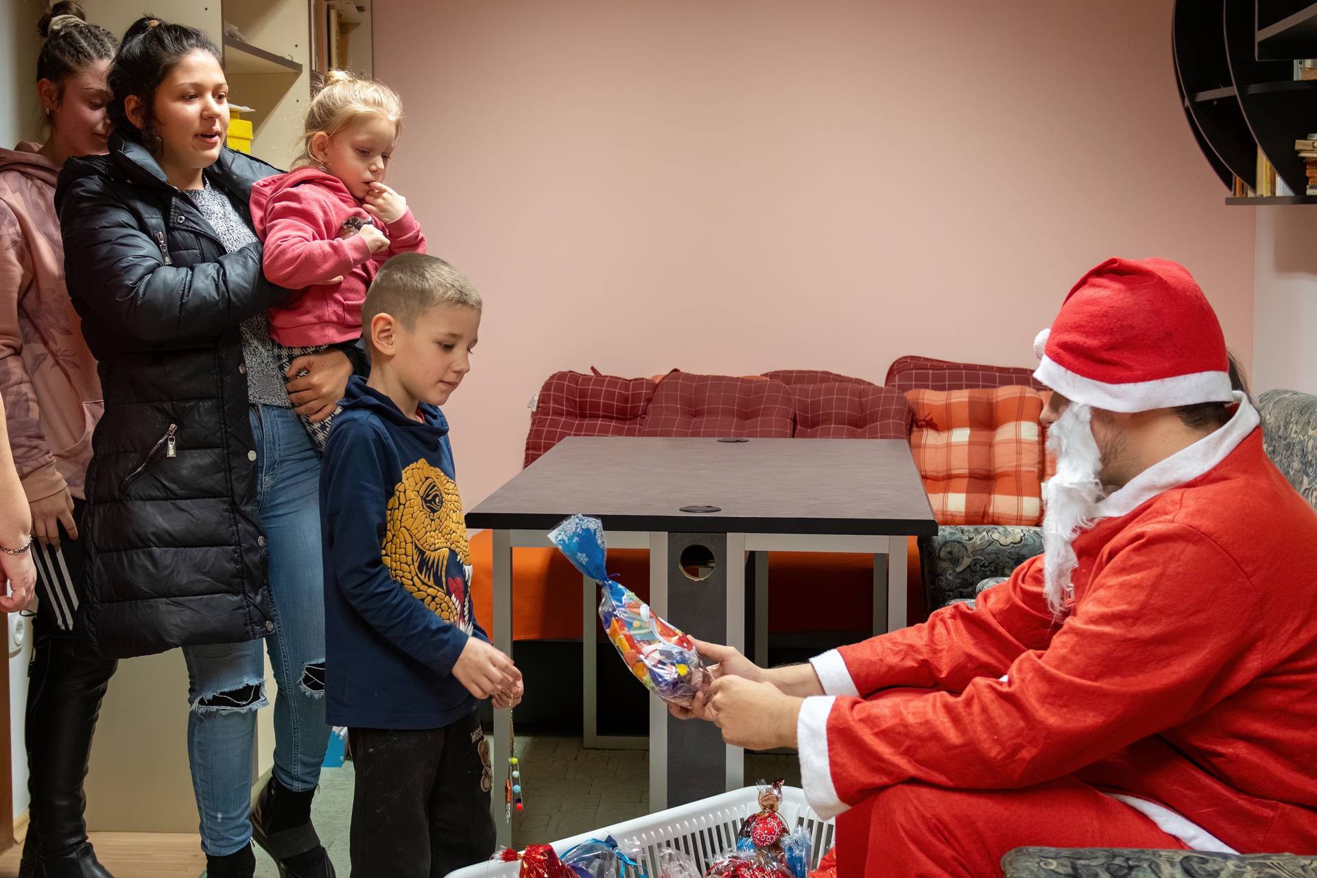 Mikulás csomagosztás – Herbolya