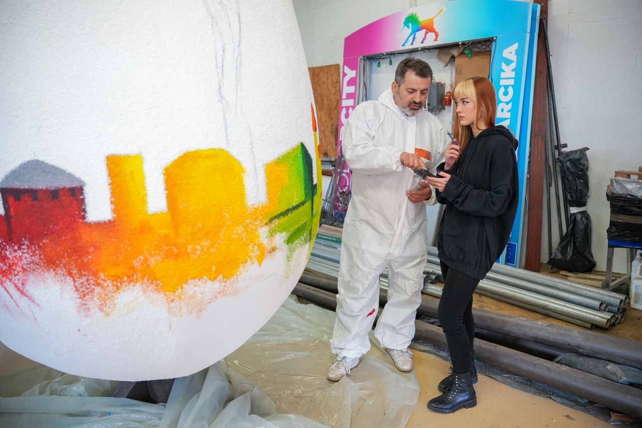 https://kolorline.hu/Húsvéti látványajándék a Völgy parkban: művészi óriási tojások