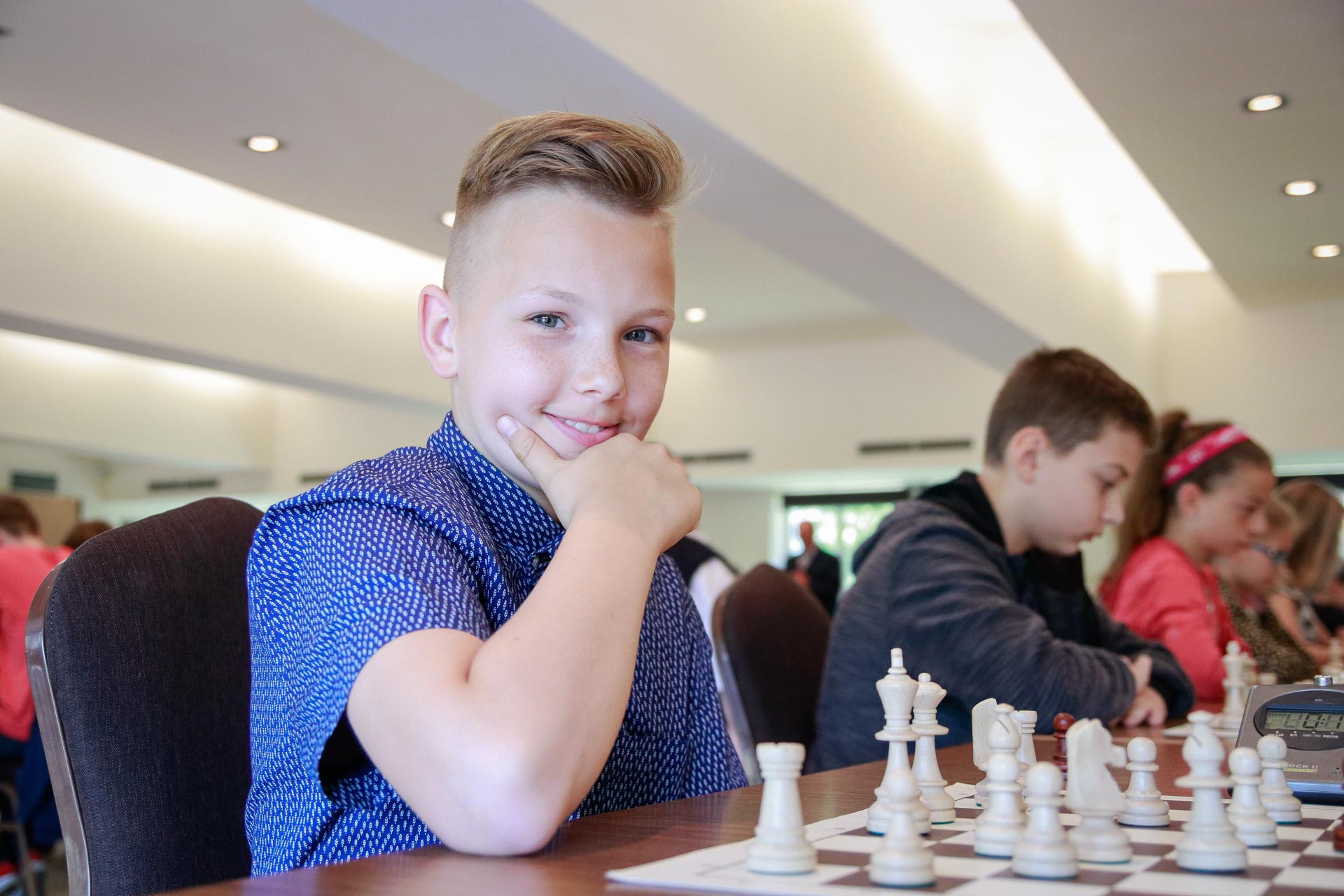 https://kolorline.hu/Fiatal sakkosok a Mezeyben
