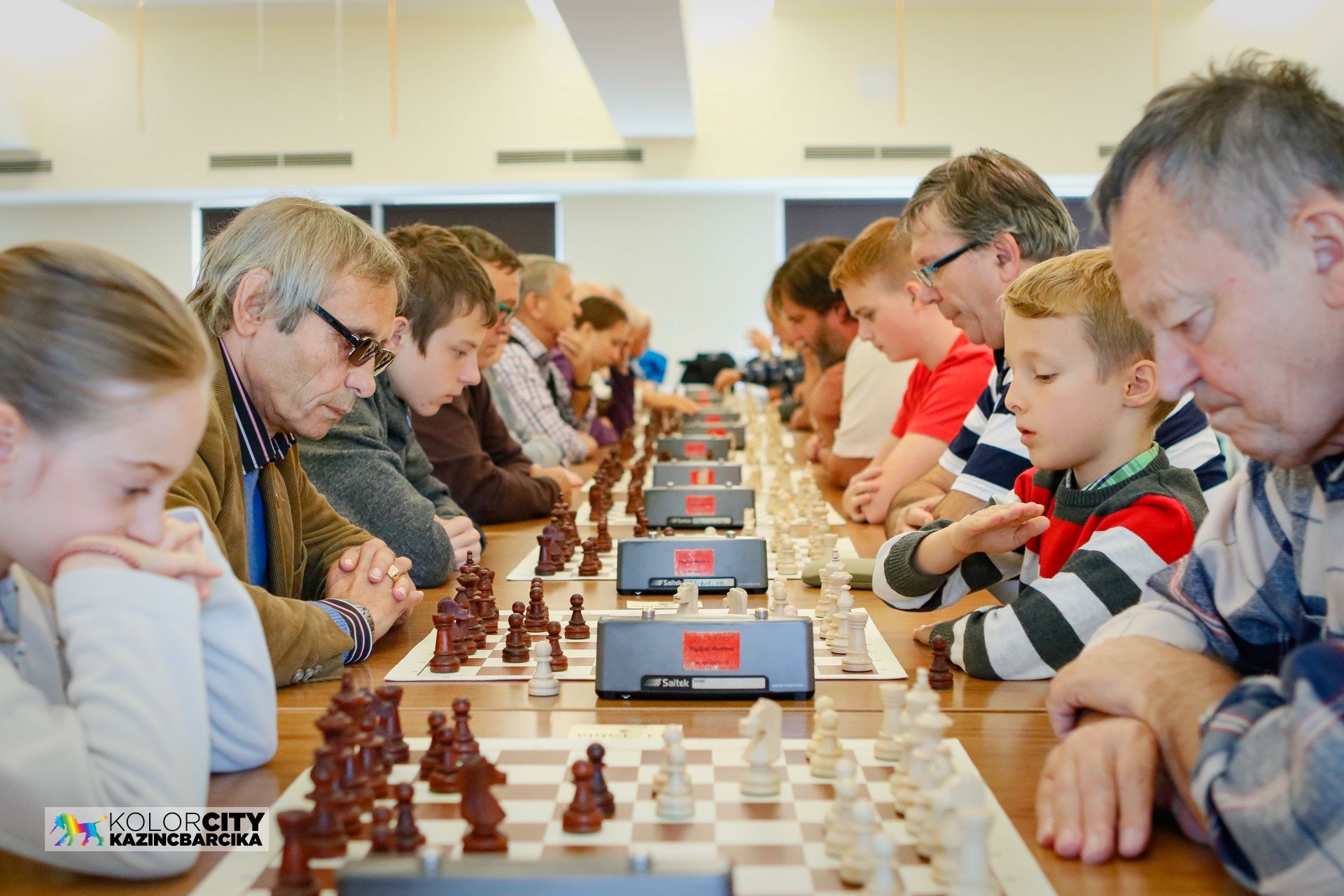 https://kolorline.hu/Egyéni rapidversennyel emlékeztek a sakkozók