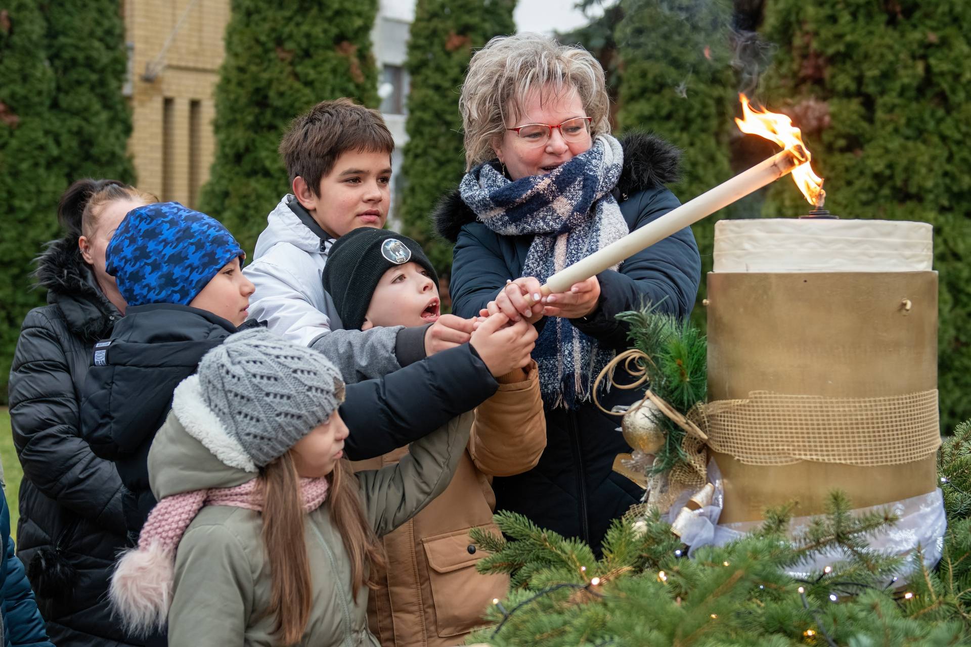 Első adventi gyertyagyújtás – Fő tér