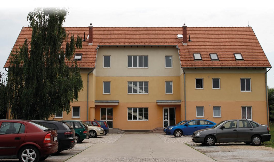 https://kolorline.hu/Hirdetmény Bercsényi utcai fiatalok garzonházi lakások bérbeadásáról