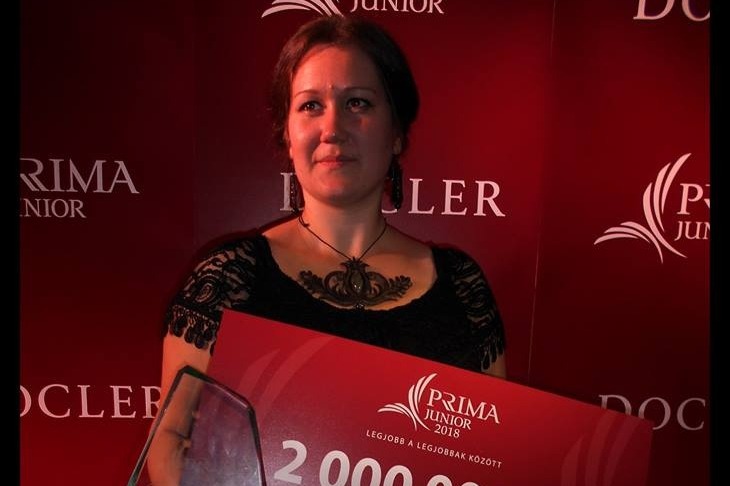 https://kolorline.hu/Prima Junior díjjal jutalmazták Simkó Fanni munkásságát