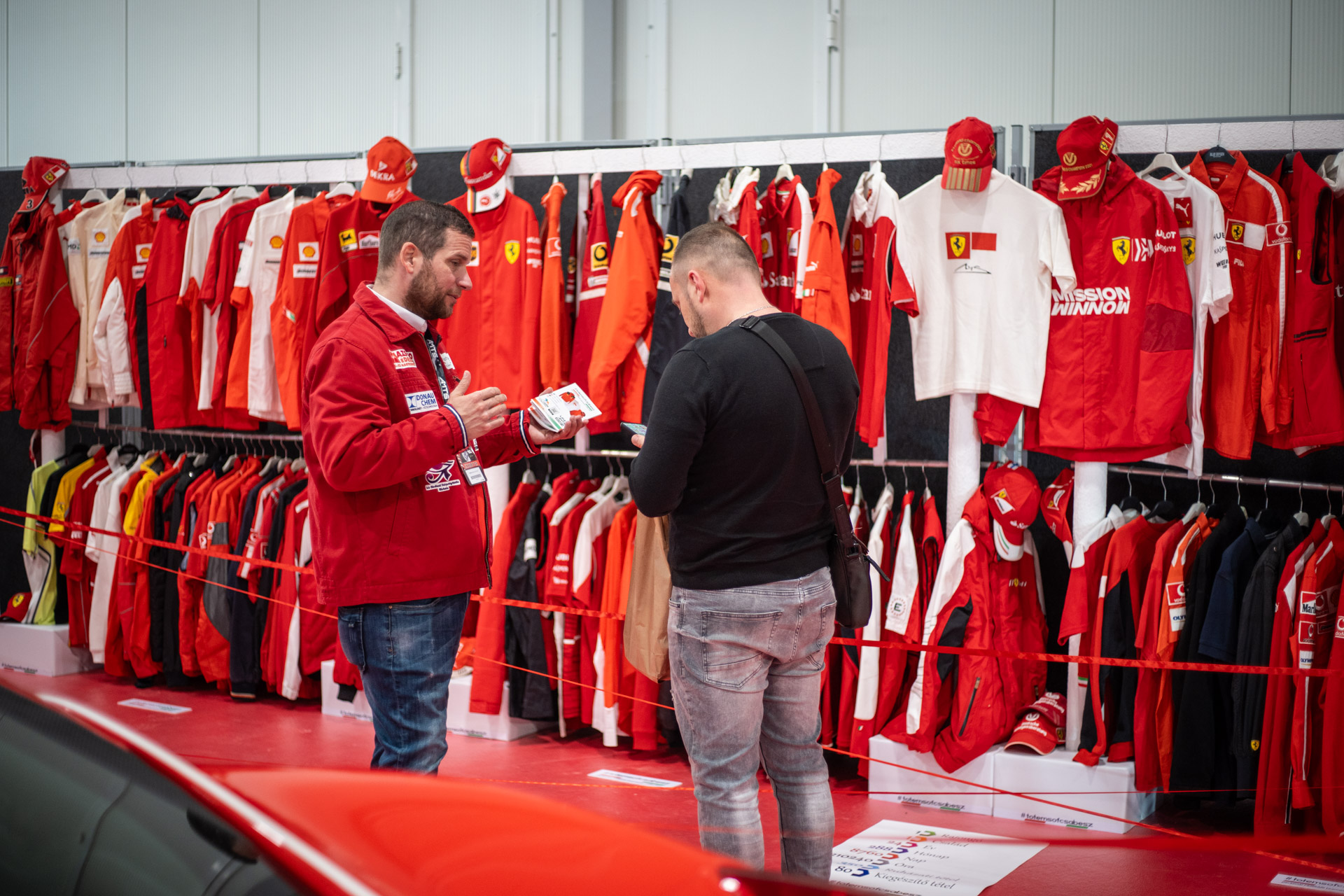 Ferrari csapatruha-gyűjtemény az Automobil és Tuning Show 2024-en - HUNGEXPO