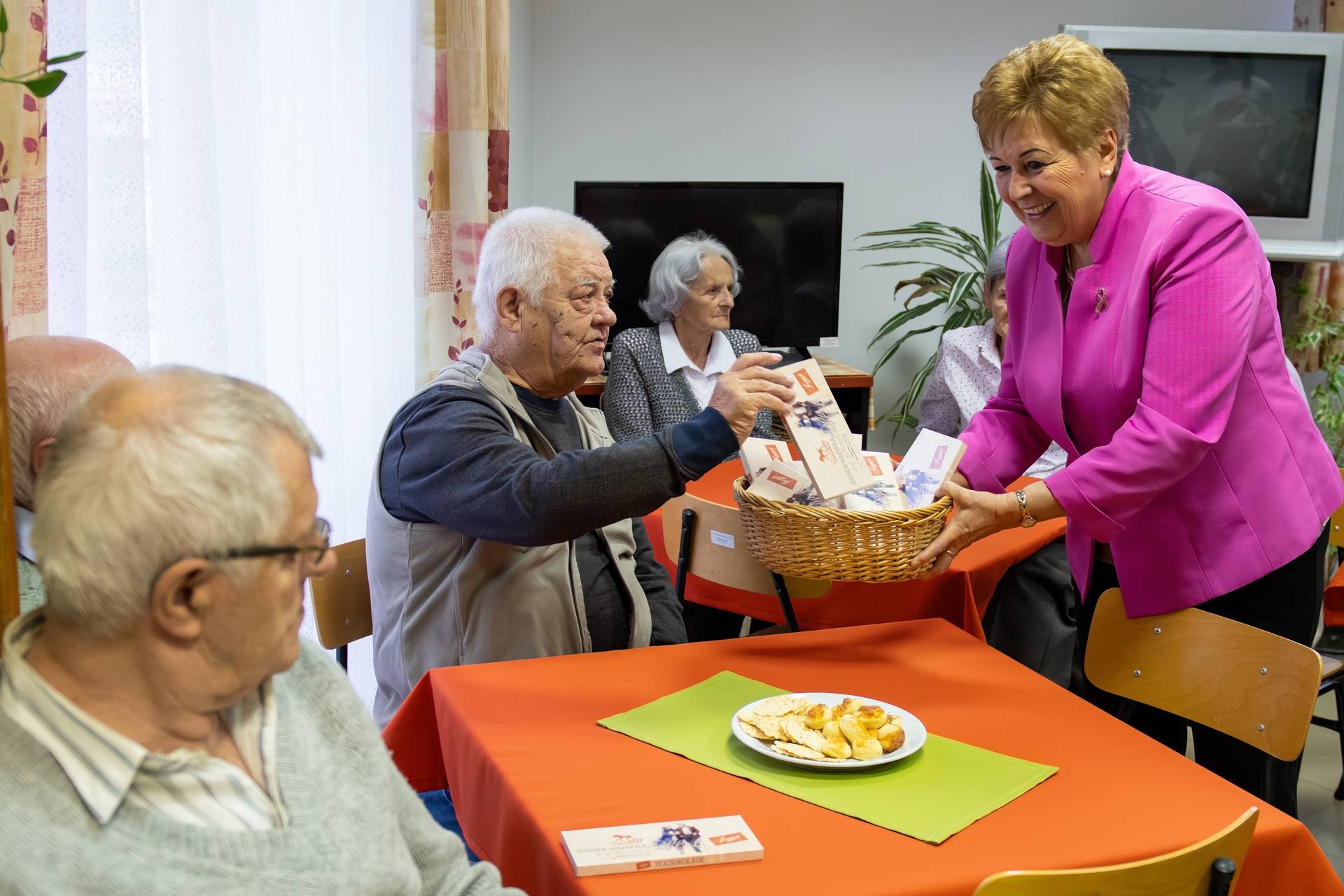 Idősek köszöntése – Muskátli Nyugdíjasház