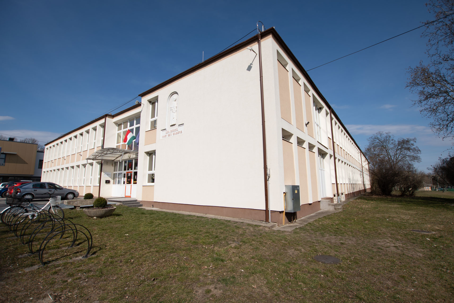 https://kolorline.hu/Az egyházak megkaphatják Kazincbarcikán a fenntartott oktatási  intézmények épületeinek tulajdonjogát