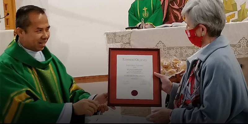 https://kolorline.hu/Caritas Hungarica-díjat kapott Jancsurák Lajosné Éva