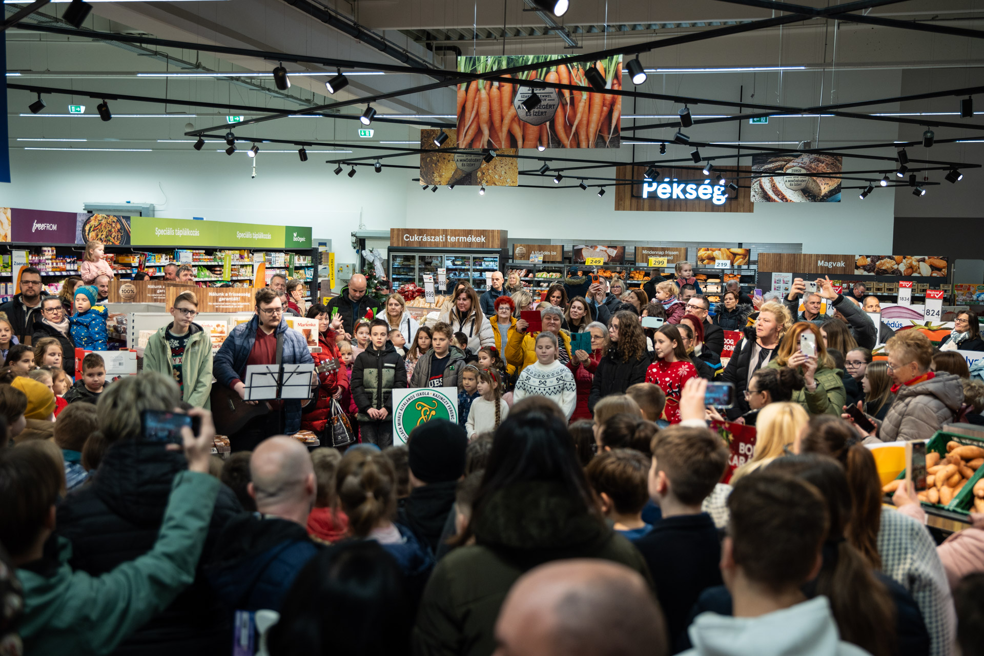 Kazinczys diákok karácsonyi flashmobja