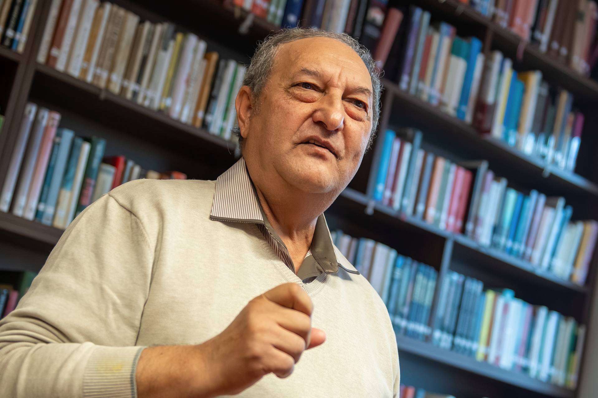 Jónás Béla: A magyarországi cigányok helyzete élesben könyvbemutató – Egressy B. Városi Könyvtár