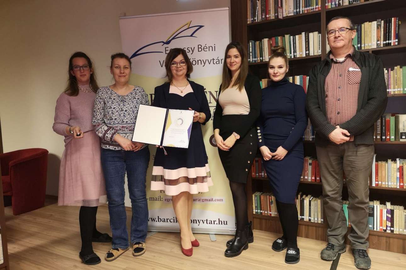 https://kolorline.hu/Minősített Könyvtár Cím elismerést kapott a városi könyvtár