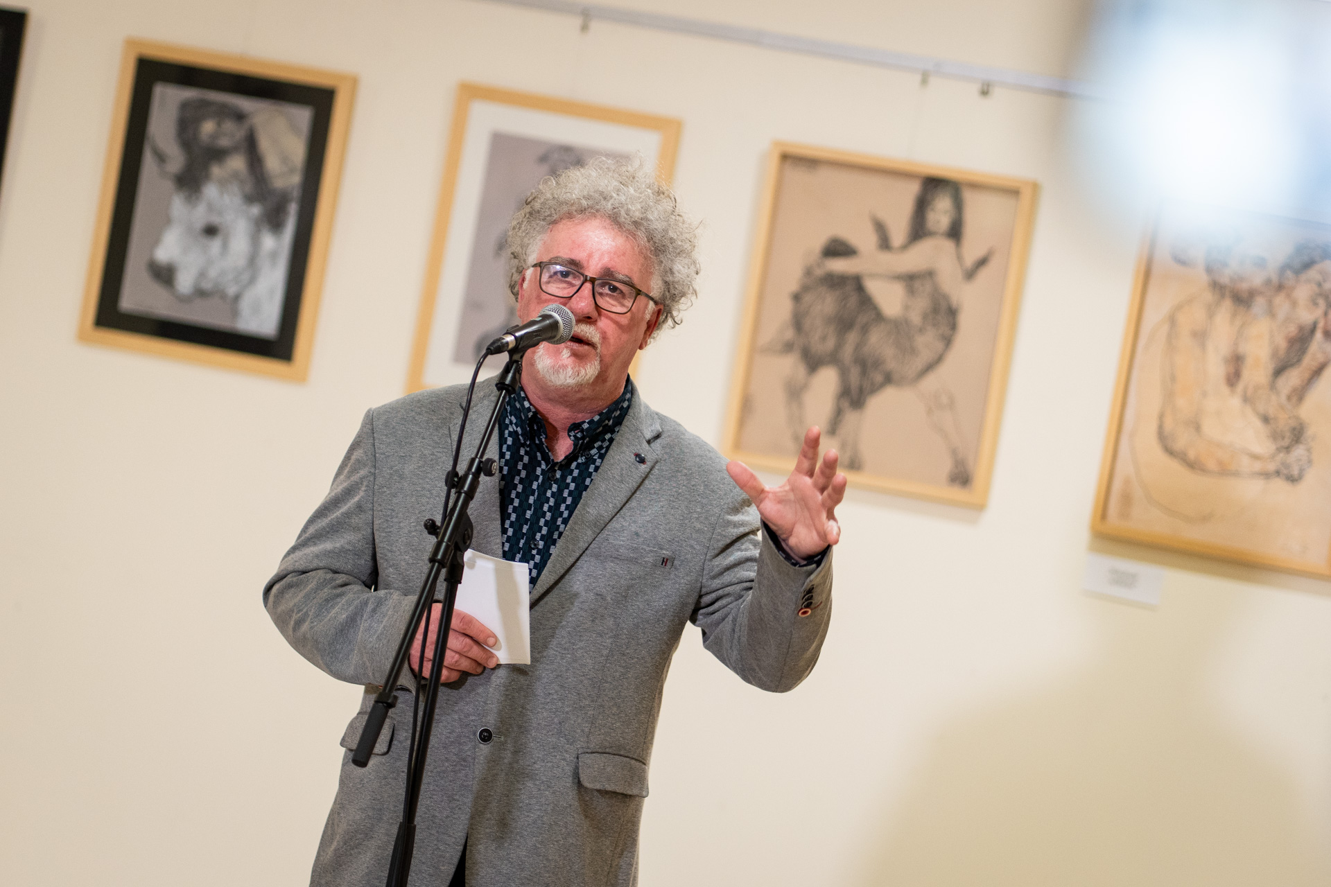 Emberben a művész, művészben az ember: Lévai Ádám kiállítása