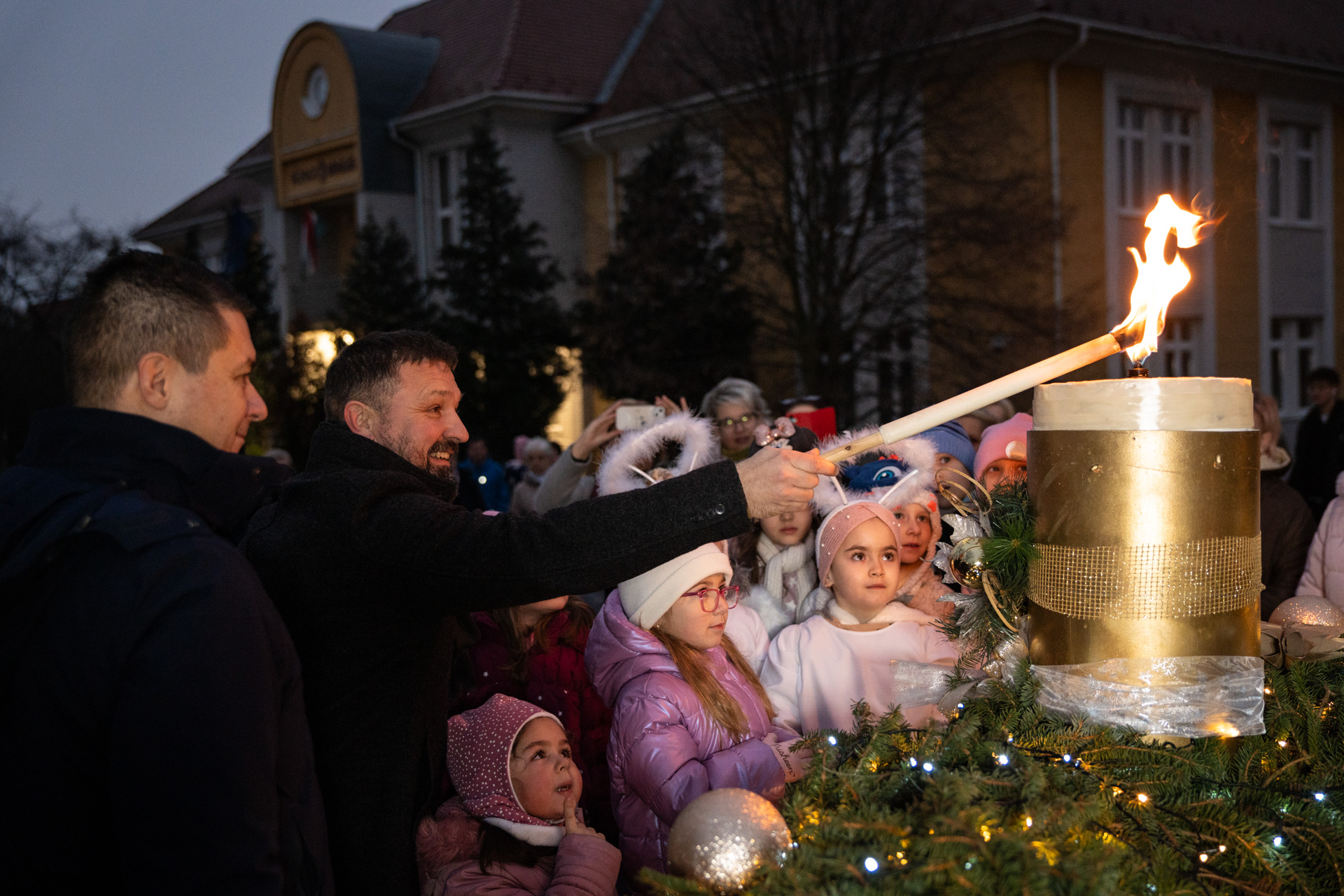 Negyedik adventi gyertyagyújtás és kutyások karácsonya - Fő tér