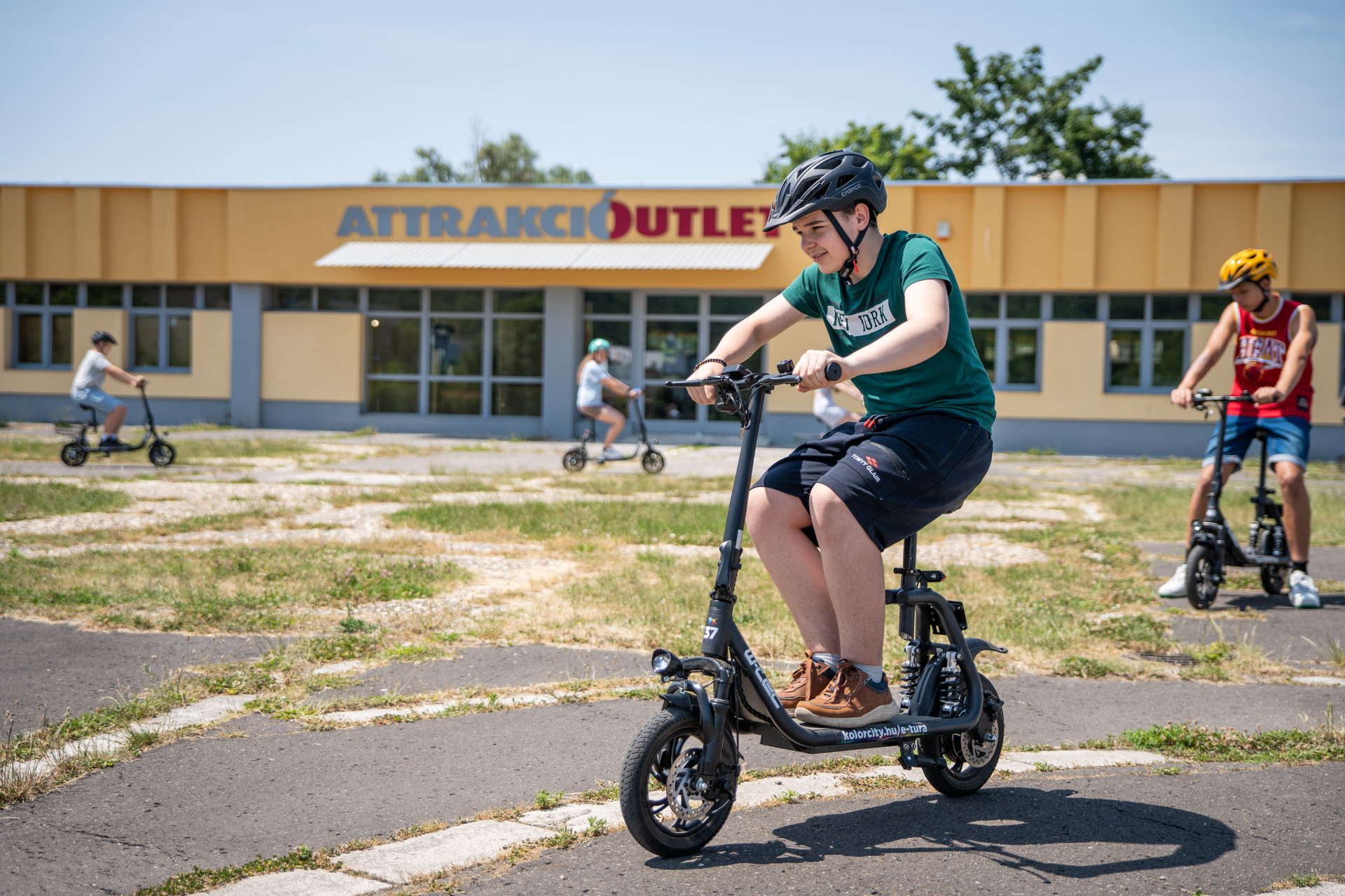 Elektromos roller-túrán vettek részt Pollackos diákok