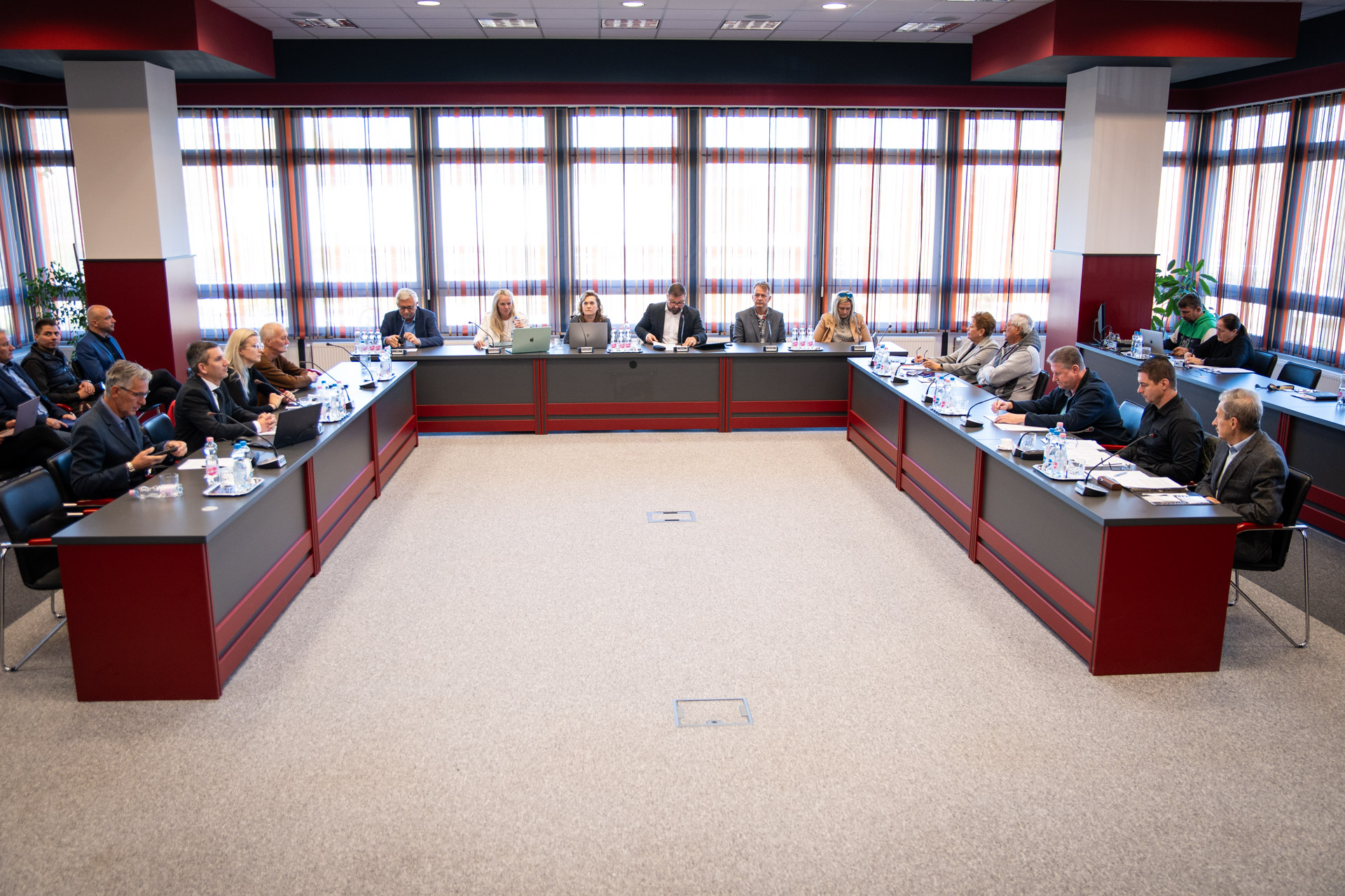 Rendkívüli képviselő-testületi ülés - Városháza