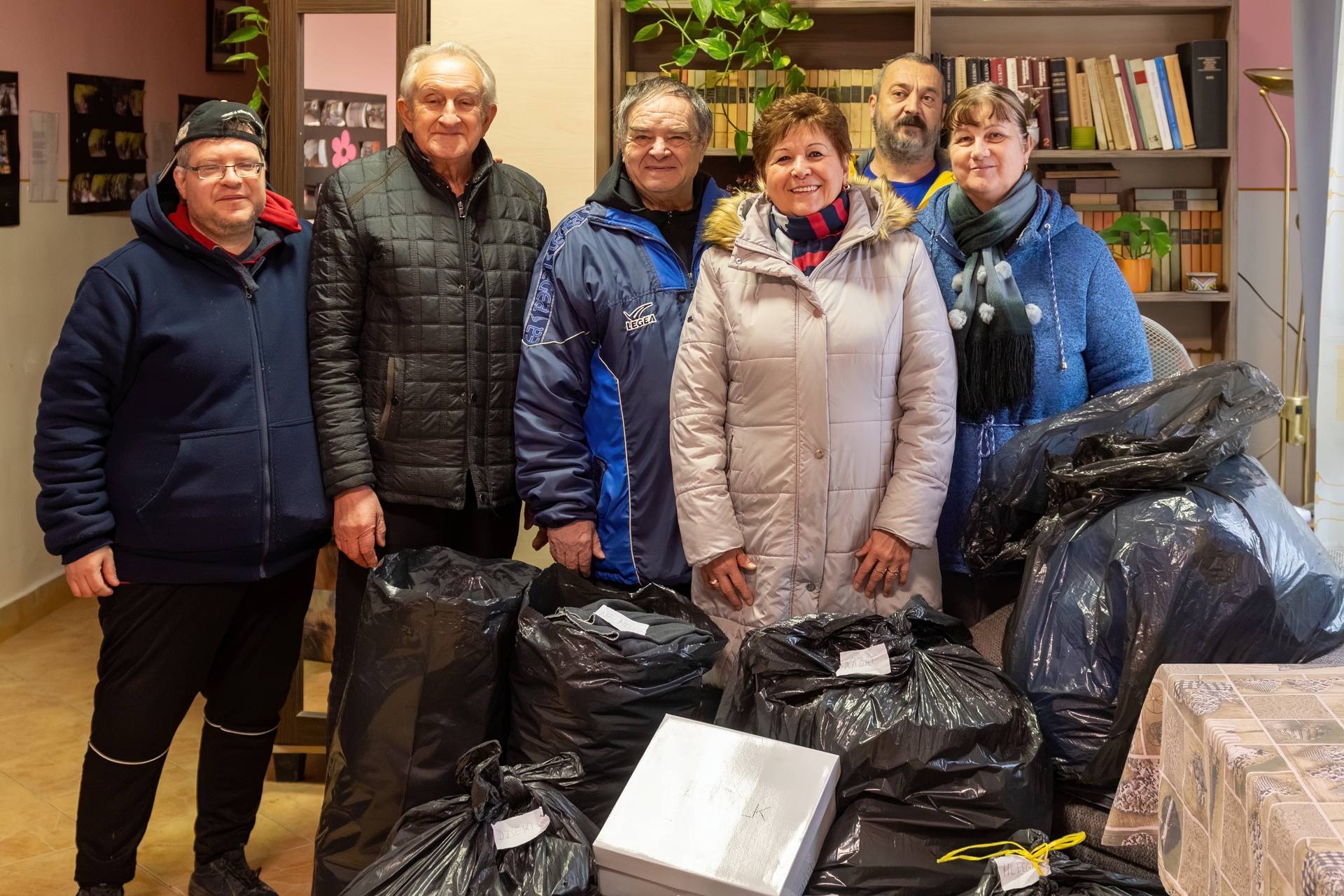 Felsőbarcikáért Alapítvány ruhaadományának átadása – Éjjeli Menedékhely - Nappali Melegedő