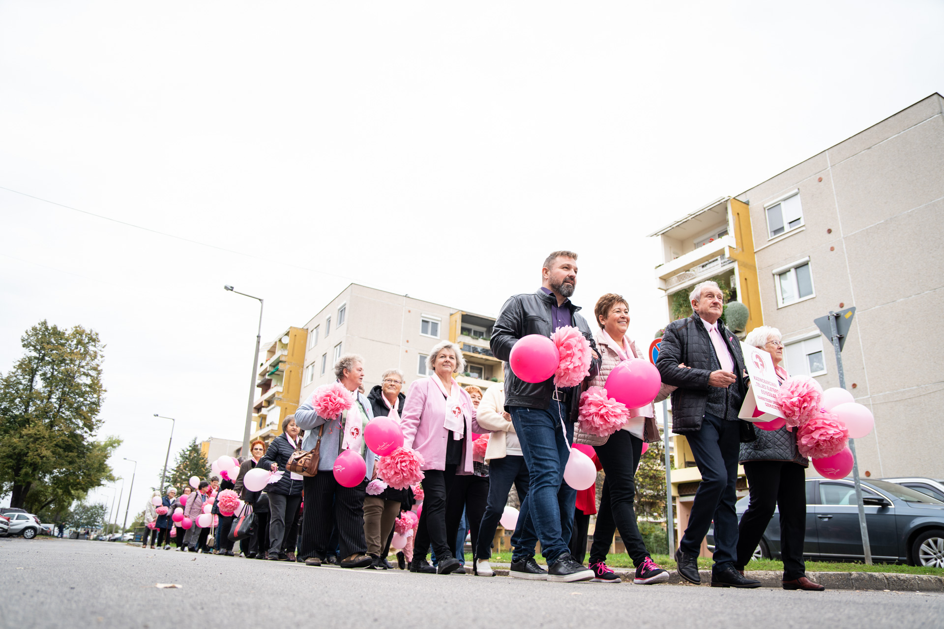 Teljes Életért Egyesület séta: küzdelem a mellrák ellen