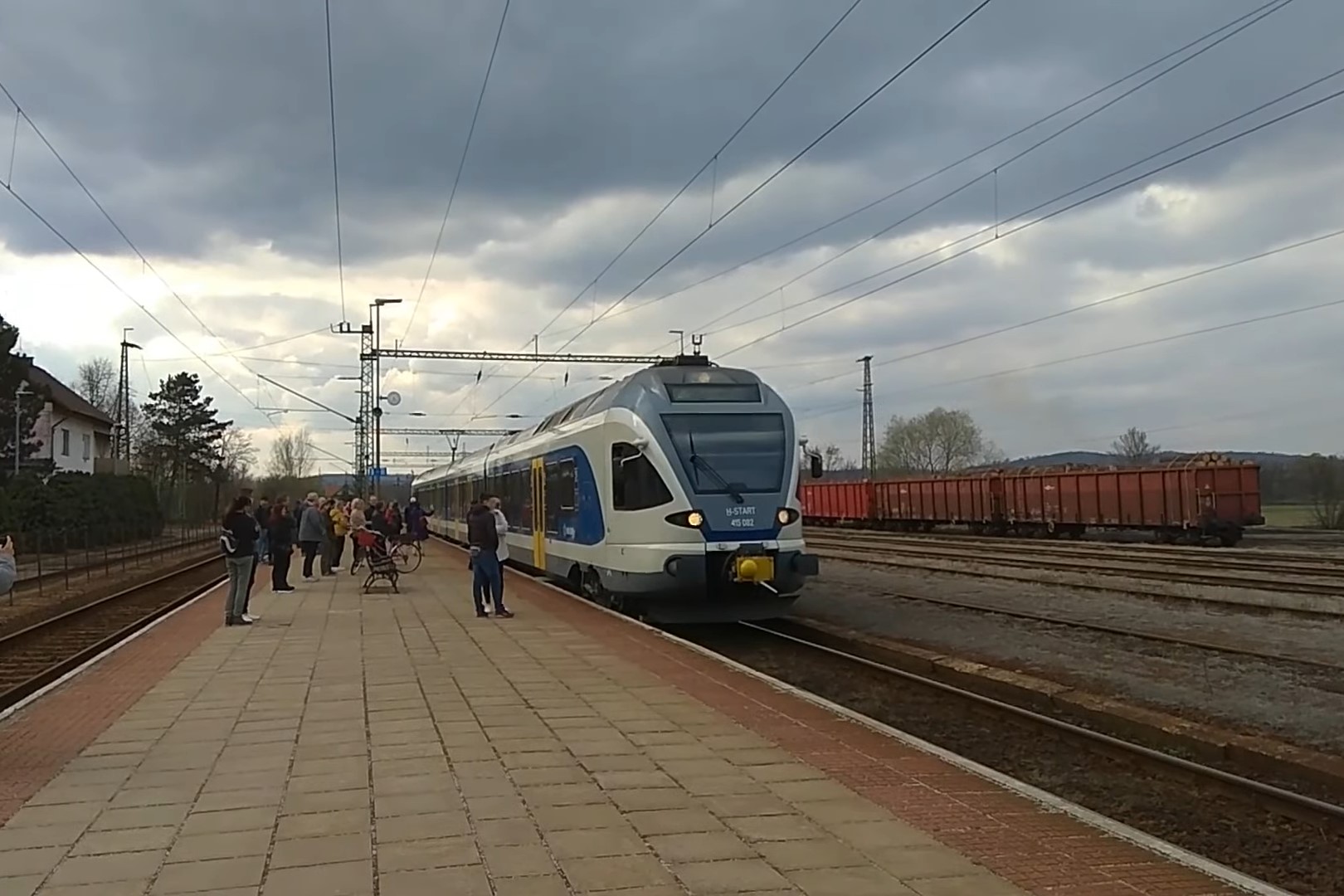 https://kolorline.hu/Közvetlen menetrend szerinti vonattal Kazincbarcikáról Budapestre!